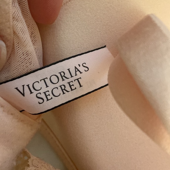 Bras - Picture 5 of 6